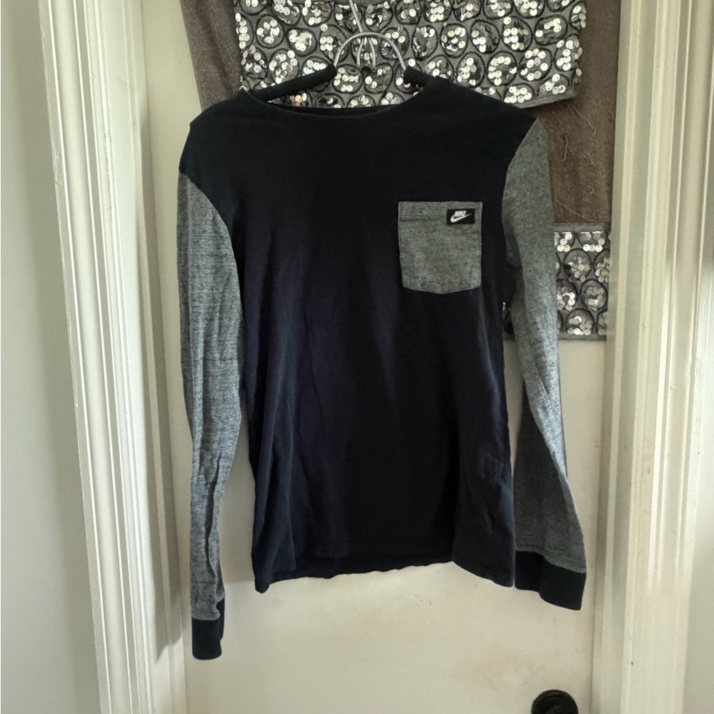 Men’s Nike long sleeved shirt.  Size small